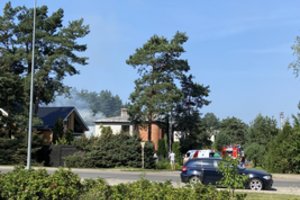 Varėnoje kilo gaisras – degė ūkinis pastatas