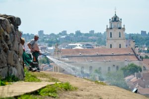 Žmonės dėl atlyginimų ir pensijų pyksta, tačiau sprendimo dar nerado – ir taip gali gauti padorią sumą