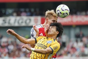 Anglijoje – raudona kortelė ir be pergalės namuose likusi „Arsenal“