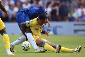 „Chelsea“ išbarstė taškus, o „Newcastle United“ įveikė kitą Londono ekipą