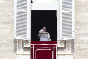 Popiežius Pranciškus pradeda 12 dienų truksiančią kelionę į užsienį