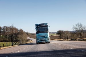 „Volvo“ gavo 300 elektrinių sunkvežimių užsakymą iš DSV