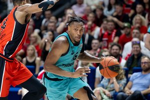 Į „Wolves“ antisirgalius ranka mojantis T. Thurmanas: „Naratyvas ir istorijos nuolatos keičiasi“