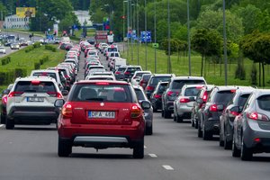 Senienų sostinės gatvėse vėl ima gausėti: išsiaiškino, kokius automobilius vairuoja vilniečiai