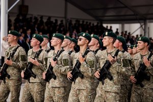 Tarnybą Lietuvos kariuomenėje pradeda 350 savanorių