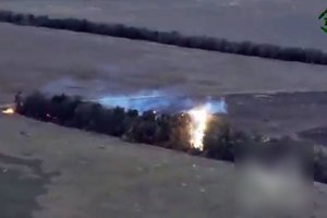 Įspūdingas ir baugus vaizdas: rusų pozicijas užgriuvo drakoniška ugnis