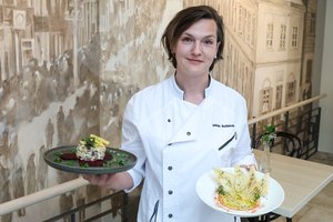 Žydų virtuvę atkurianti ukmergiškė dalijasi tradicinio foršmako, kapotos silkės su cinamonu, receptu