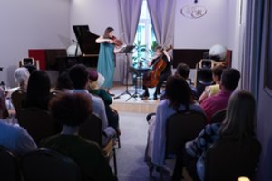 „Muzikos magijos klubą“ renkasi garsūs atlikėjai ir klausyti mokanti publika