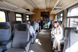 Parodė, kaip atrodo kelionė atnaujintu pirmos klasės vagonu: štai, kiek už tai reikės pakloti