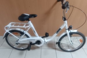 Alytaus policijos pareigūnai prašo pagalbos – nori sužinoti, kas vairavo automobilio kliudytą dviratį