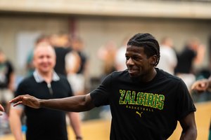 Būsimu „Žalgirio“ lyderiu tapti siekiantis S. Francisco – apie įtikinusį A. Trinchieri ir K. Evanso pramintą taką Kaune