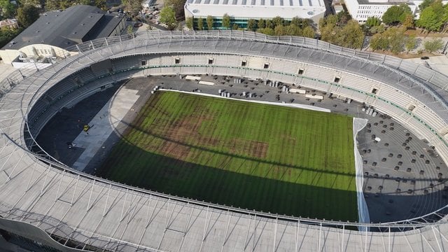 Užfiksavo, kaip atrodo Dariaus ir Girėno stadiono veja: skubus gelbėjimas nepadėjo