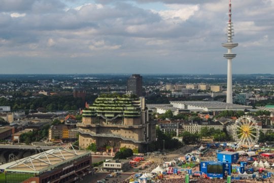 58 metrų aukščio – tik šiek tiek aukštesnis už pasvirusį Pizos bokštą – Hamburge (Vokietija) esantis St. Pauli (liet. Šv. Pauliaus) bunkeris miesto panoramoje dominuoja jau kiek daugiau nei 80 metų.