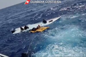Viduržemio jūroje apvirtus migrantų laivui dingo 20 žmonių