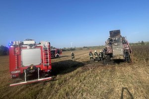 Užsidegus kombainui, ugniagesiams teko gelbėti ir ūkininko gyvybę