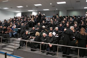 Riaušių prie Seimo byloje liudijęs kaltinamasis: pareigūnai tąsė moterį kaip skudurą