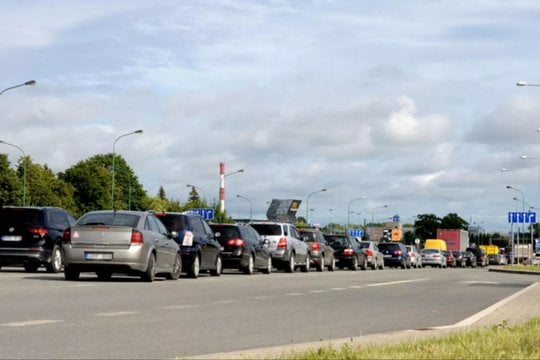 Be to, ties įvažiavimais į Klaipėdą rytais formuojasi didžiulės transporto spūstys.