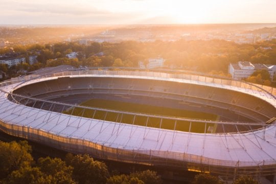 Kauno miesto širdyje iš pagrindų kyla Ąžuolyno daugiafunkcis sporto ir laisvalaikio kompleksas.