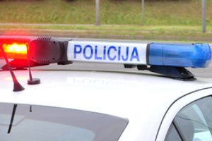 Plungės rajone nuo policijos sprukusio automobilio vairuotojui nustatytas sunkus girtumo laipsnis