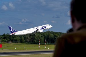 Pokyčiai Vilniaus oro uoste pasitikti keiksmais, neišvengta ir konfliktų: žmonės įsitikinę, jog tai – pasipinigavimas