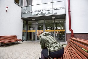 Politikai žeria pažadus dėl naujųjų vaistų ligoniams – ryžto dar neregėti