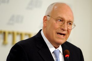Buvęs JAV viceprezidentas respublikonas D. Cheney rinkimuose rems demokratę K. Harris