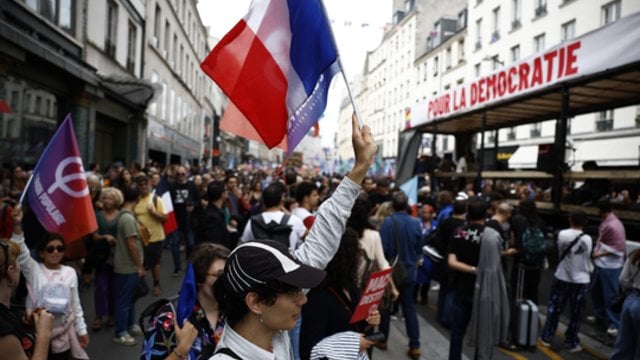 Prancūzijos gatvėse – tūkstančiai protestuotojų: pasipiktinimą sukėlė M. Barnier‘o skyrimas premjeru