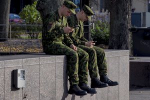 Naujausia apklausa: smuko visuomenės pasitikėjimas teismais, kariuomene ir žiniasklaida