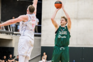 „Žalgiris“ su nesustabdomu B. Maneku sutriuškino R. Kurtinaičio treniruojamą ekipą