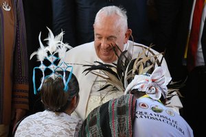 Į katalikišką Rytų Timorą atskridęs popiežius sutiktas it roko žvaigždė