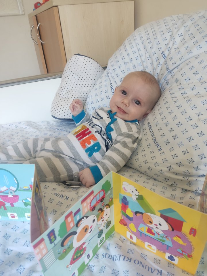 Gydytojas tėvams paaiškino, kad jis nesupranta, kad jam kažkas negerai – tad ir jiems telieka stengtis, kad jis jaustųsi kuo geriau.<br> Asmeninio archyvo nuotr.