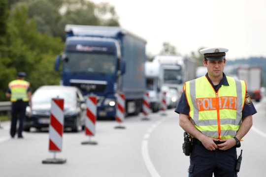 Vykstant diskusijoms dėl migracijos, Vokietija ketina atnaujinti pasų kontrolę prie visų sienų