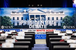 Kandidatai į JAV prezidentus K. Harris ir D. Trumpas surems ietis debatuose