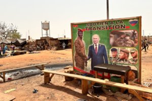 Futbolas, „draugystės pamokos“ mokyklose bei grafičiai su V. Putino atvaizdu: įspėja apie Rusijos daromą įtaką Afrikai