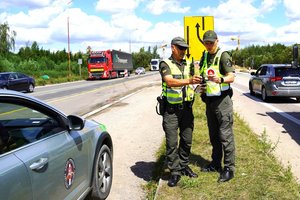 Vairuotojo pažymėjimą nusipirkęs laikinai Estijoje gyvenantis ukrainietis teismo lauks už grotų