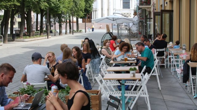 Verslai prabilo apie pragaištingus metus: švestu vandeniu gyvas nebūsi