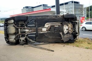 Vilniuje girto vaikino vairuojamas BMW įsirėžė į stulpą