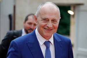 Buvęs NATO generalinio sekretoriaus pavaduotojas sieks Rumunijos prezidento posto