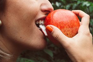 Sugriovė mitą, kad obuoliai natūraliai išvalo dantis