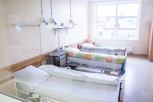 Ligonių kasos gydymo įstaigoms už viršsutartines paslaugas sumokėjo 94 mln. eurų