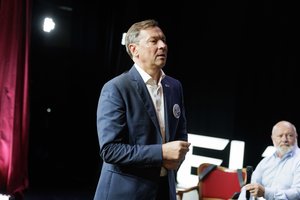 A. Zuokas siūlo mokytojų trūkumą mažinti nuperkant pedagogams dirbtinio intelekto įrankį