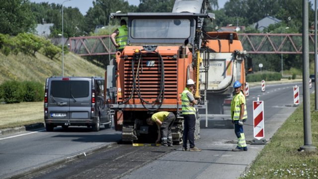 Politikai sutinka, kad kelių būklę Lietuvoje reikia gerinti: atsakė, ką siūlo