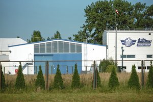 Griovėjai šnairuoja į Kauno oro uostą – nuo žemės žada nušluoti pastatus, nurodė stabdyti veiklą