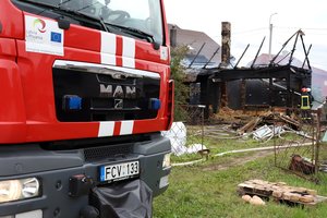 Po nesuvokiamo darbininkų poelgio – besikeičiantys parodymai: namo griovėjai žalos pridarė 5 kaimynams