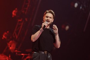 „Lietuvos balse“ – išskirtinio balso tembro gatvėje muzikuojantis Sakalas, siekiantis pakeisti Virgį Stakėną