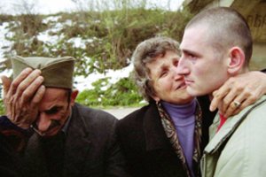 Kare prievartauti vyrai nutraukė tylą: seksualinį smurtą patyrusių karių skaičiai pribloškia