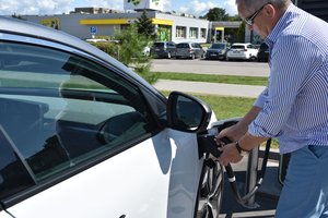 Suskaičiavo, kiek Lietuvos keliais rieda elektromobilių: rugpjūtis – išskirtinis mėnuo juos įregistruojant