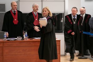 Riaušių byloje – ginčai dėl posėdžių lankymo: teismas pabrėžia – vaikų auginimas neatleidžia nuo pareigos dalyvauti posėdžiuose