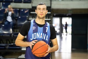 Jonavos „CBet“ savo sudėtį papildė LKL čempionu