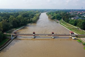 Lenkijos gynybos ministras: gyventojų paliktus namus potvynio zonoje saugos karinė žandarmerija ir policija